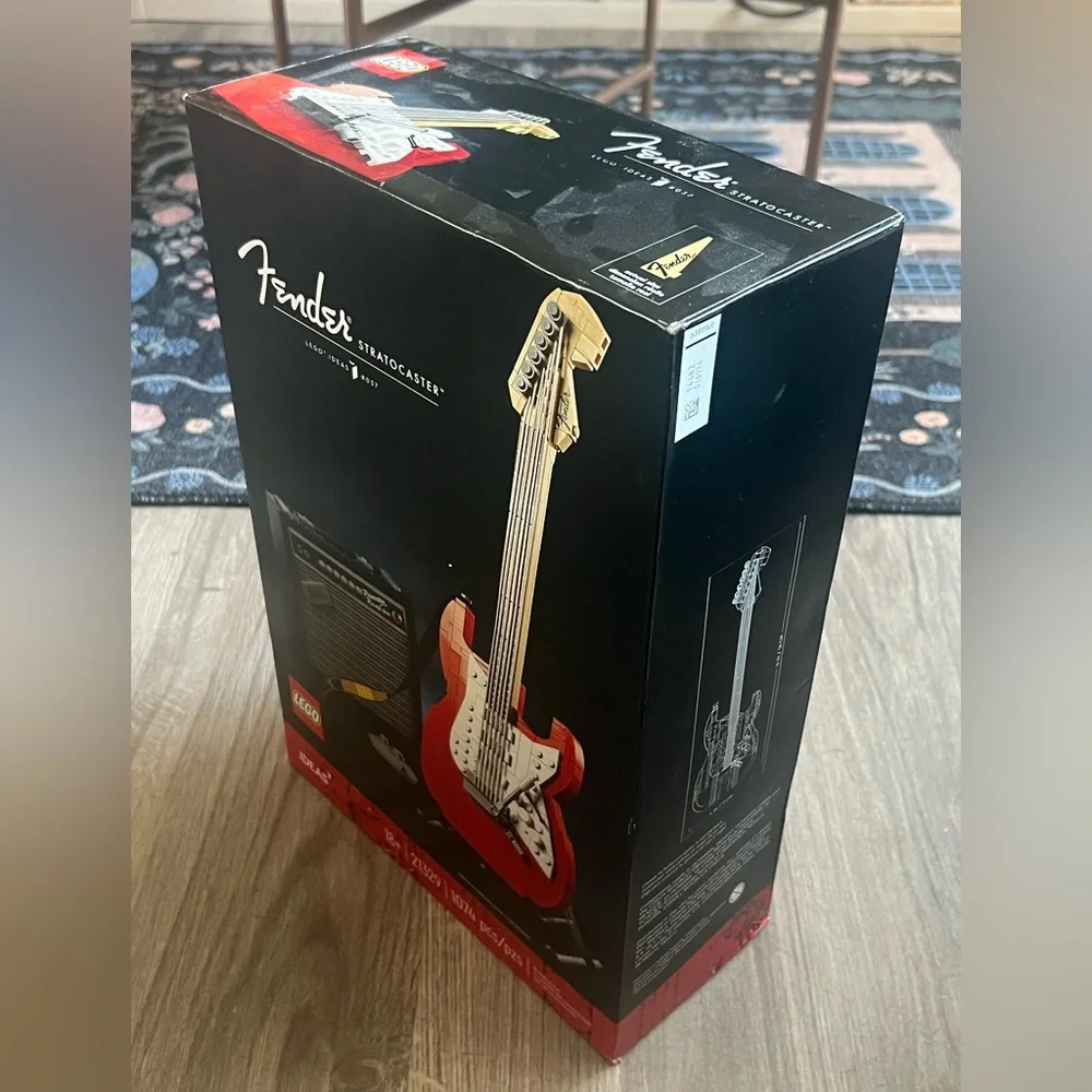 New LEGO Guitar Fender Red and White Stratocaster  Set - Picture 2 of 3